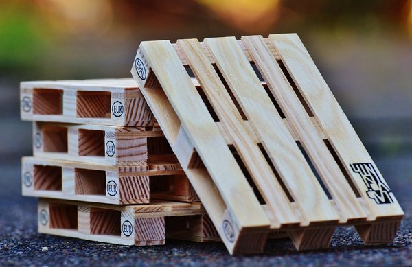 Palette en bois : Un style intemporel pour sublimer votre jardin