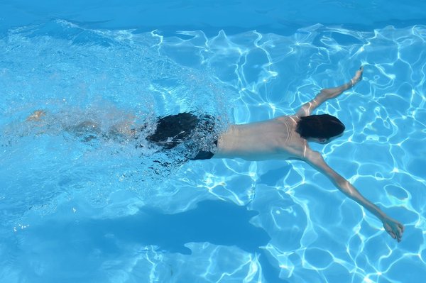 Quels produits utiliser pour entretenir l’eau de votre piscine tubulaire ?