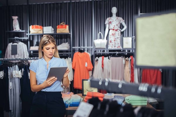 Les dernières tendances en matière de stores enrouleurs pour vos fenêtres